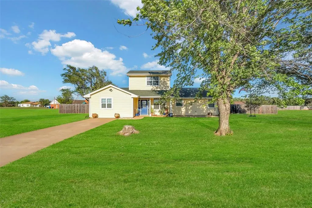 Photo 2 — 515 N Fleming Street, Cordell, OK 73632