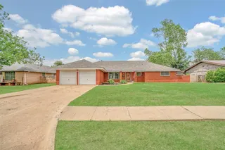 Sold home at 305 S Mockingbird Drive