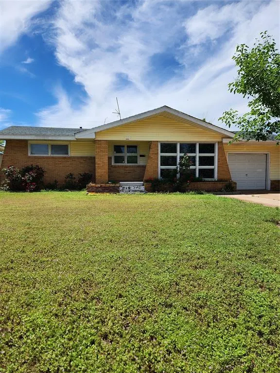 Front exterior — 1405 N York Street, Altus, OK 73521