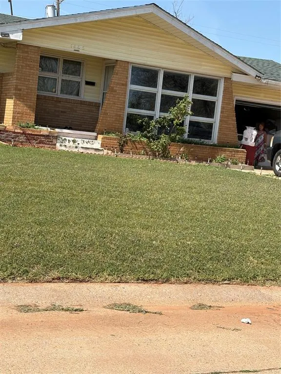 Photo 4 — 1405 N York Street, Altus, OK 73521