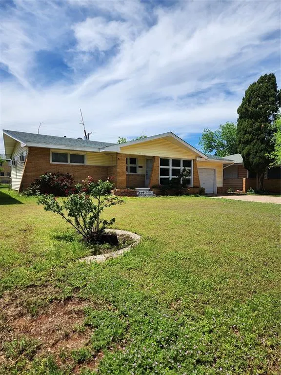 Photo 5 — 1405 N York Street, Altus, OK 73521