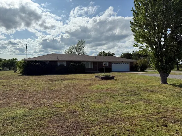Photo 2 — 33166 State 58 Highway, Carnegie, OK 73015