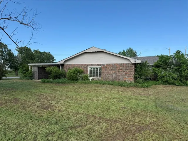 Photo 6 — 33166 State 58 Highway, Carnegie, OK 73015