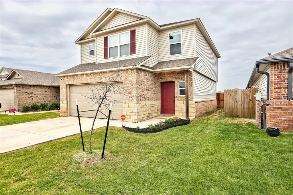 Photo 2 — 1821 Easton Lane, Oklahoma City, OK 73127