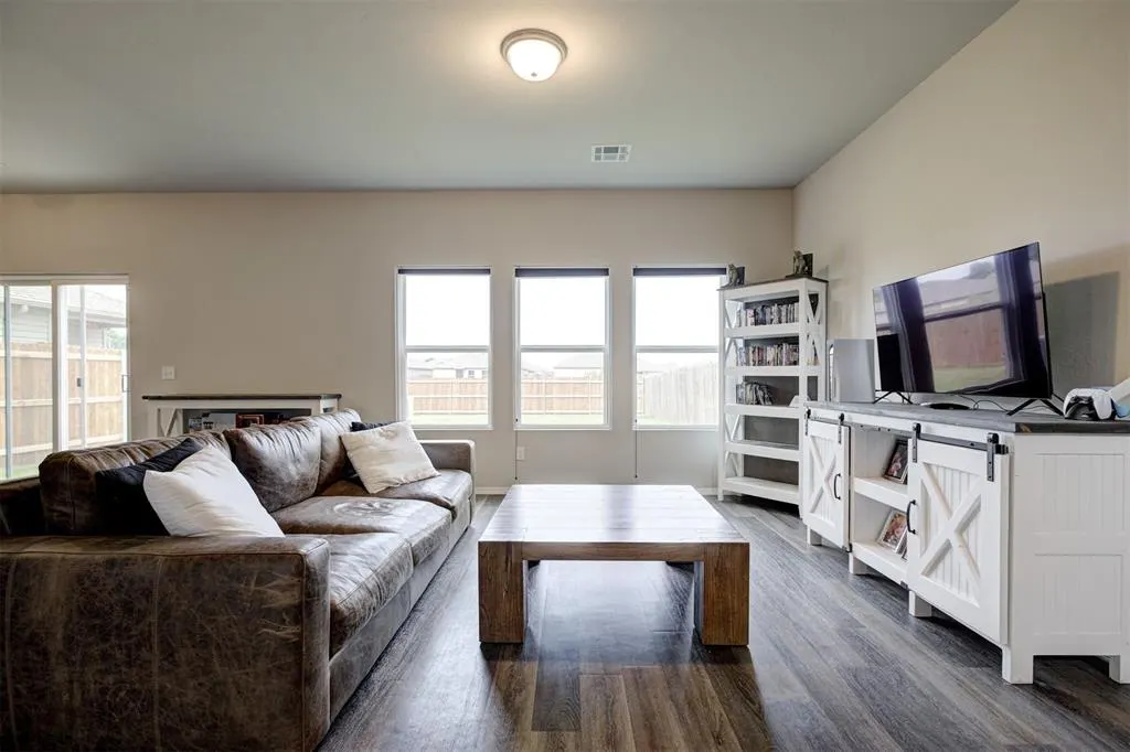 Photo 4 — 1821 Easton Lane, Oklahoma City, OK 73127