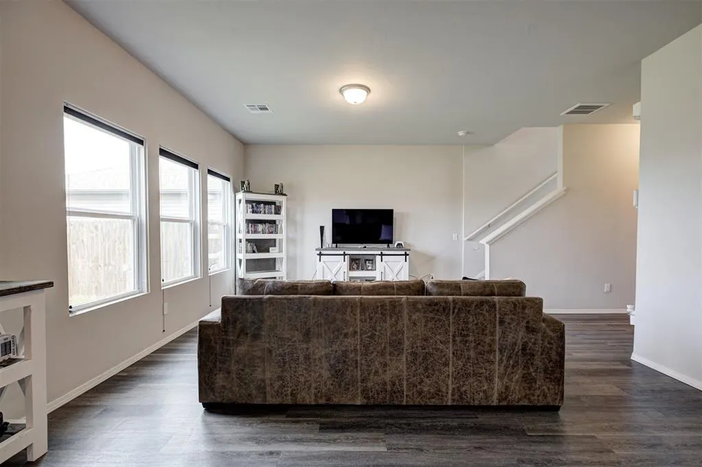 Photo 6 — 1821 Easton Lane, Oklahoma City, OK 73127