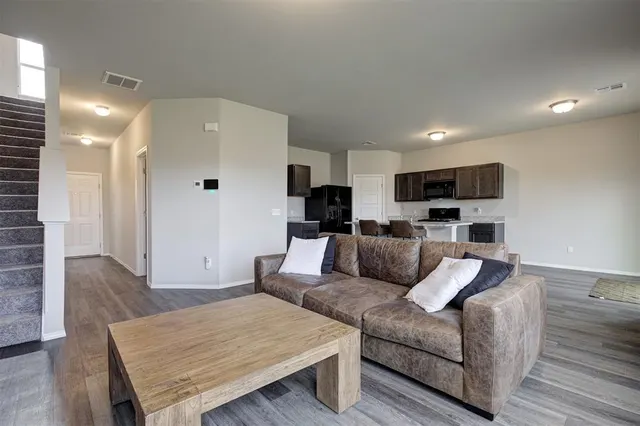 Photo 7 — 1821 Easton Lane, Oklahoma City, OK 73127