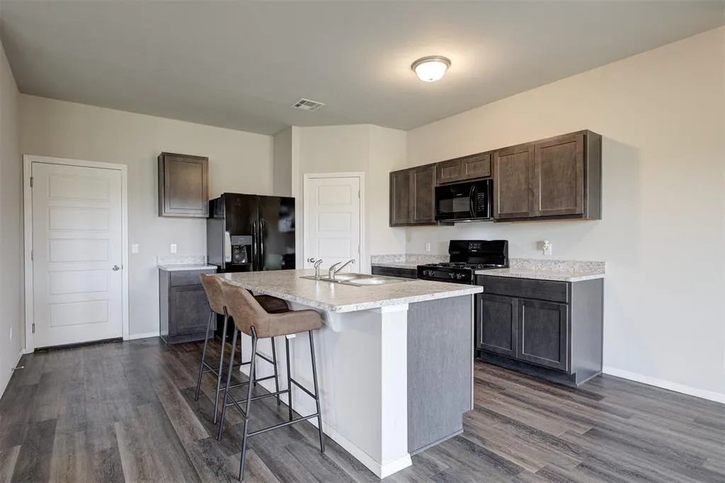Photo 10 — 1821 Easton Lane, Oklahoma City, OK 73127