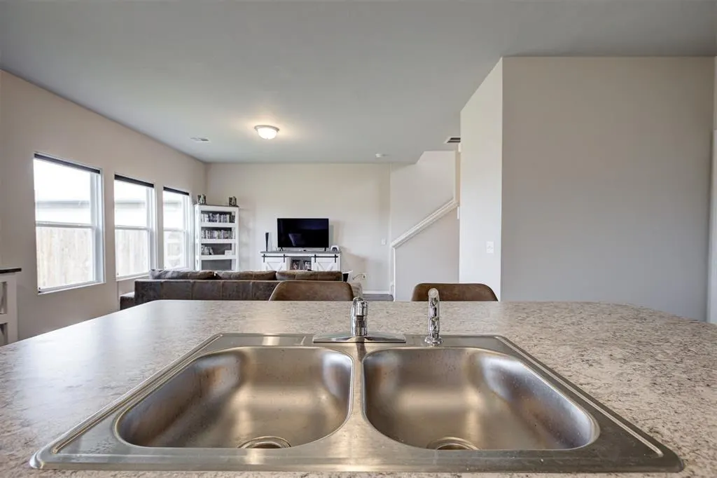 Photo 12 — 1821 Easton Lane, Oklahoma City, OK 73127