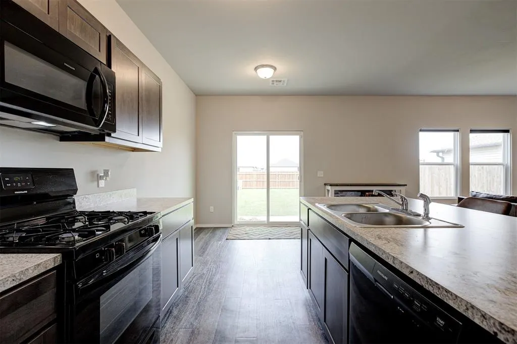 Photo 13 — 1821 Easton Lane, Oklahoma City, OK 73127