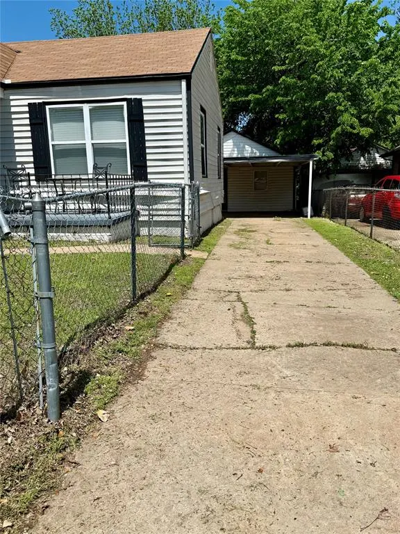 Photo 2 — 617 SW 35th Street, Oklahoma City, OK 73129