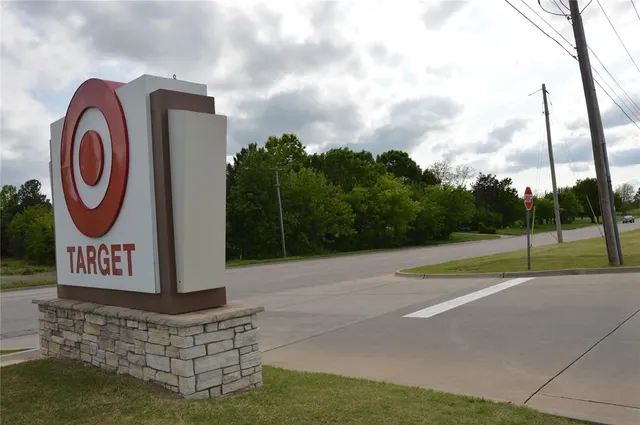 Front exterior — 13200 NW 10th Street, Yukon, OK 73099