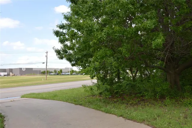 Photo 7 — 13200 NW 10th Street, Yukon, OK 73099