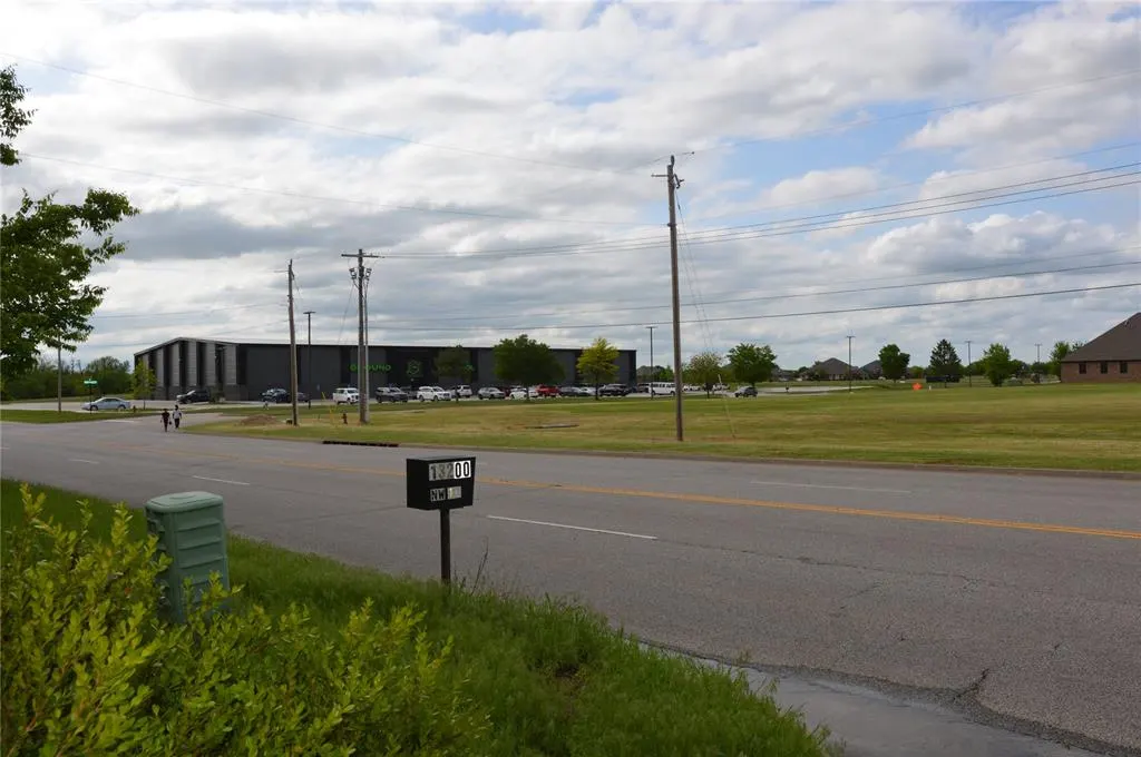 Photo 8 — 13200 NW 10th Street, Yukon, OK 73099