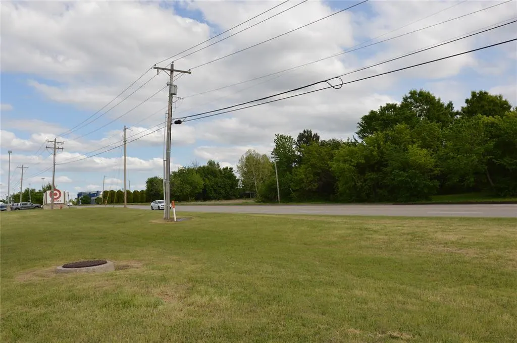 Photo 10 — 13200 NW 10th Street, Yukon, OK 73099