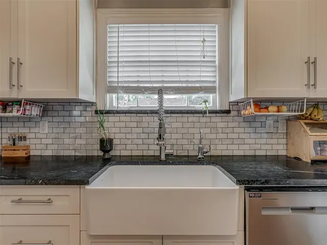 Photo 8 — 634 NE 16th Street, Oklahoma City, OK 73104