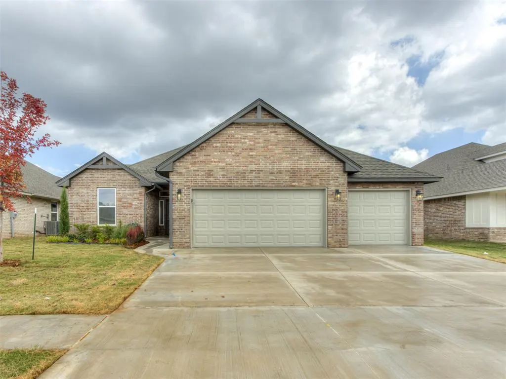 Photo 2 — 5004 Misty Wood Lane, Mustang, OK 73064