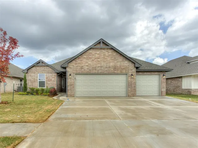 Photo 2 — 5004 Misty Wood Lane, Mustang, OK 73064