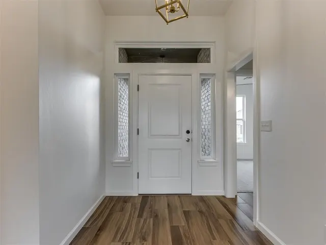 Photo 5 — 5004 Misty Wood Lane, Mustang, OK 73064