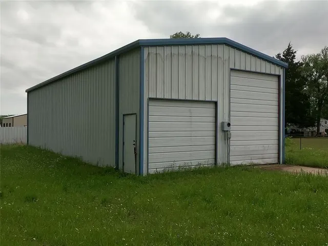 Photo 2 — 421874 E 1155 Road, Eufaula, OK 74432