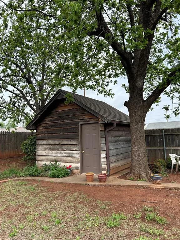 Photo 37 — 1619 Crestview Drive, Cordell, OK 73632