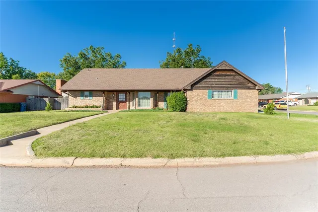 Front exterior — 1619 Crestview Drive, Cordell, OK 73632