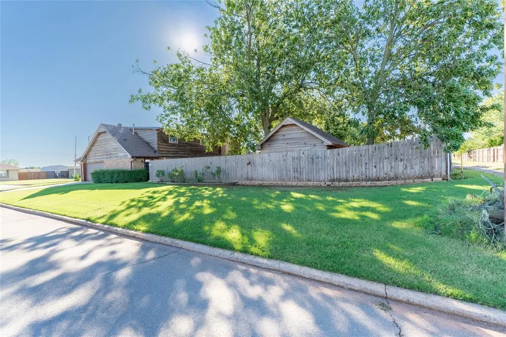 Photo 3 — 1619 Crestview Drive, Cordell, OK 73632