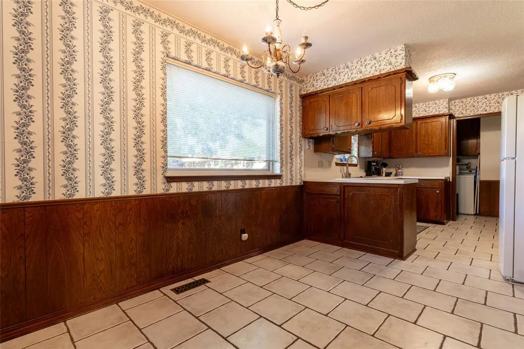 Photo 13 — 1619 Crestview Drive, Cordell, OK 73632