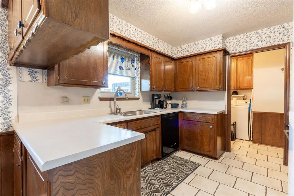 Photo 17 — 1619 Crestview Drive, Cordell, OK 73632