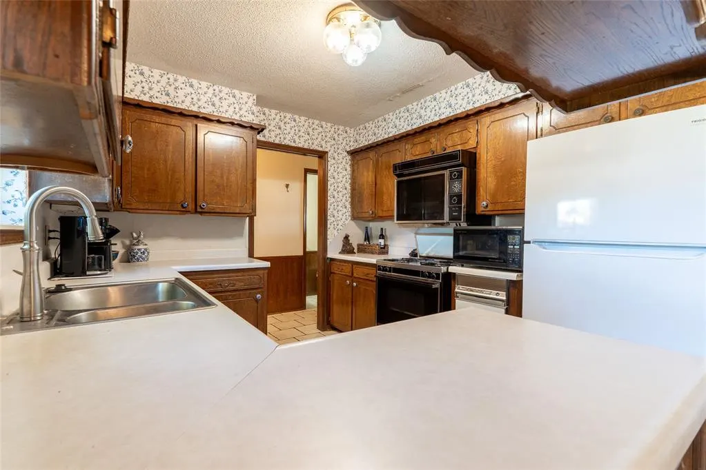 Photo 18 — 1619 Crestview Drive, Cordell, OK 73632