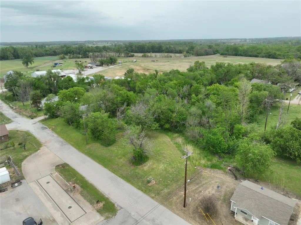 Photo 3 — N 4th Street, McLoud, OK 74851