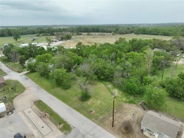 Photo 3 — N 4th Street, McLoud, OK 74851
