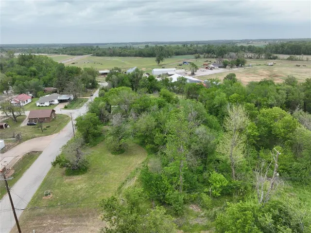 Photo 4 — N 4th Street, McLoud, OK 74851