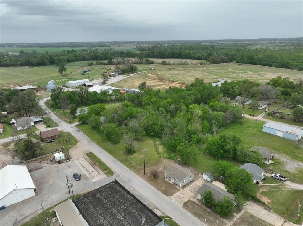Photo 5 — N 4th Street, McLoud, OK 74851