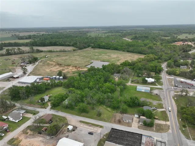 Photo 7 — N 4th Street, McLoud, OK 74851