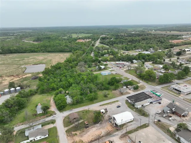 Photo 8 — N 4th Street, McLoud, OK 74851