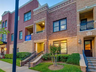 Sold home at 403 NE 1st Street