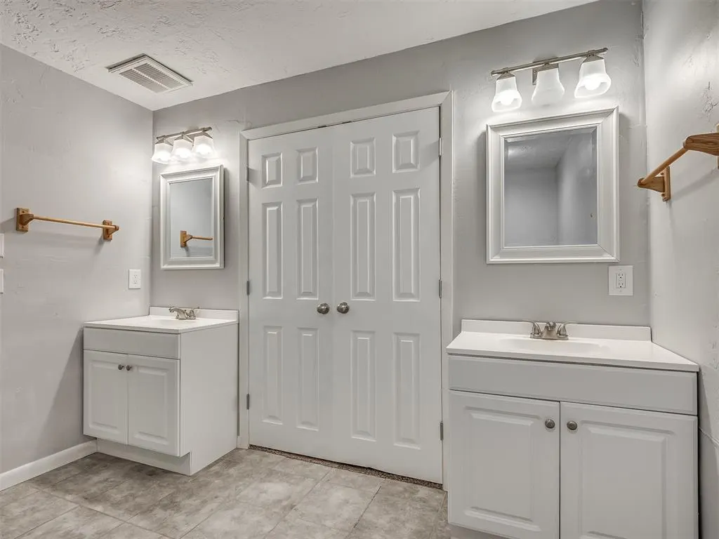 Photo 21 — 5008 N Warren Avenue, Oklahoma City, OK 73112