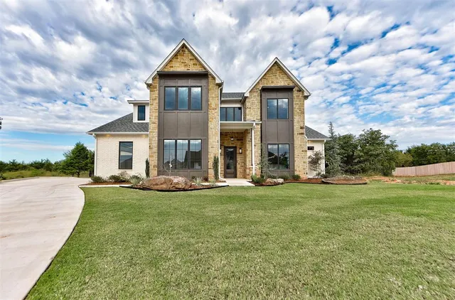 Front exterior — 4417 Maple Ridge Drive, Edmond, OK 73034