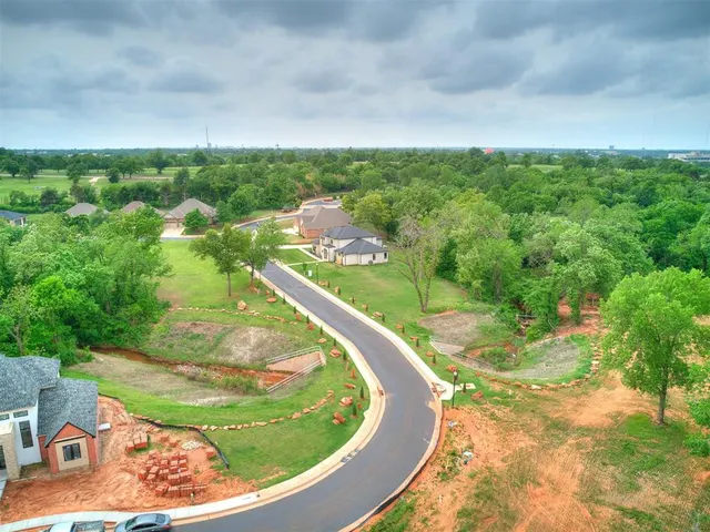 Photo 4 — 4404 Redbud Circle, Oklahoma City, OK 73111
