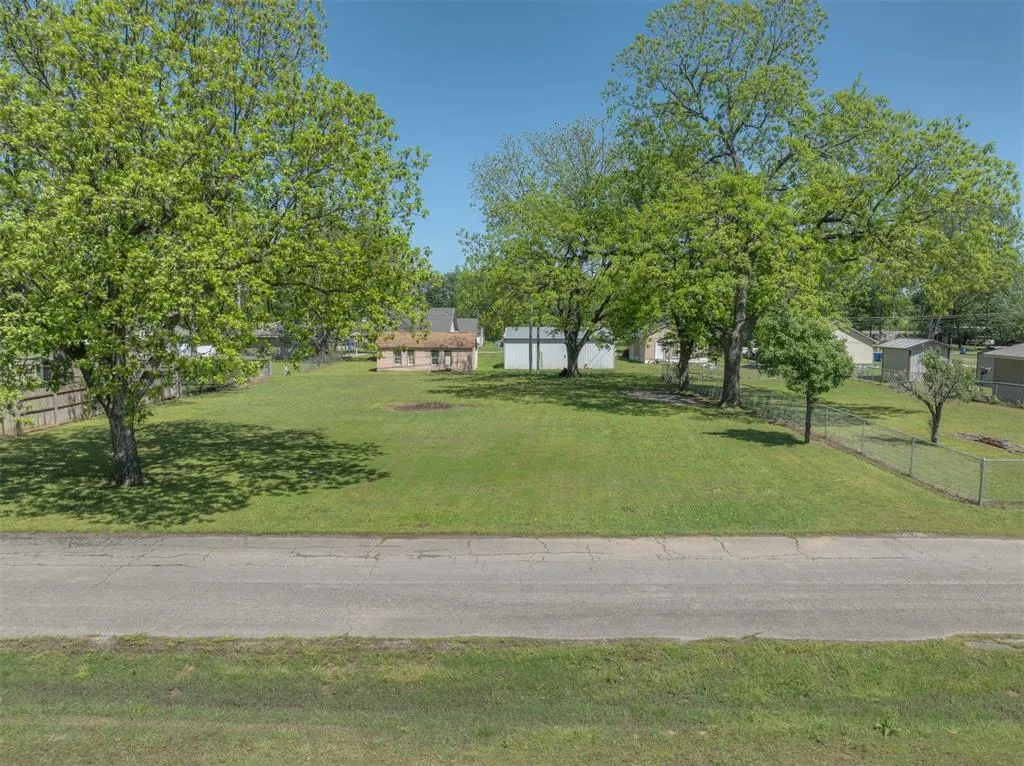 Front exterior — 605 N Wineblood Street, Checotah, OK 74426