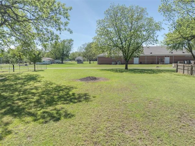 Photo 2 — 605 N Wineblood Street, Checotah, OK 74426