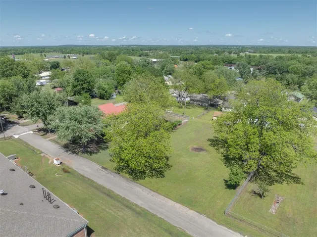 Photo 4 — 605 N Wineblood Street, Checotah, OK 74426