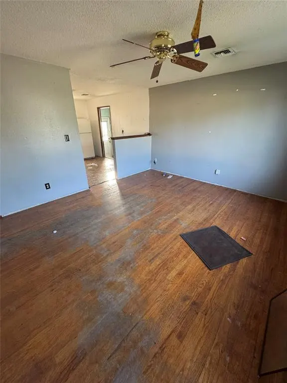 Photo 2 — 4805 S Shallow Brook Drive, Oklahoma City, OK 73129