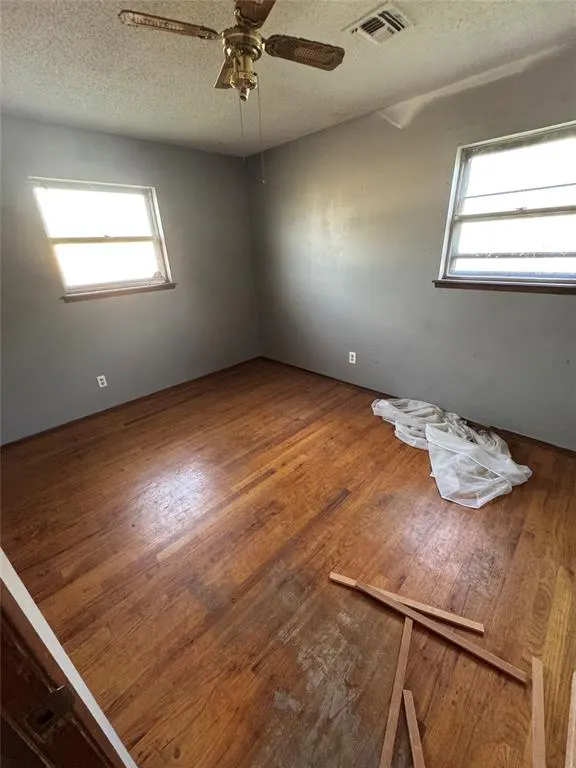 Photo 4 — 4805 S Shallow Brook Drive, Oklahoma City, OK 73129