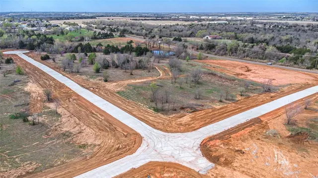Front exterior — 1800 Big sky Circle, Guthrie, OK 73044