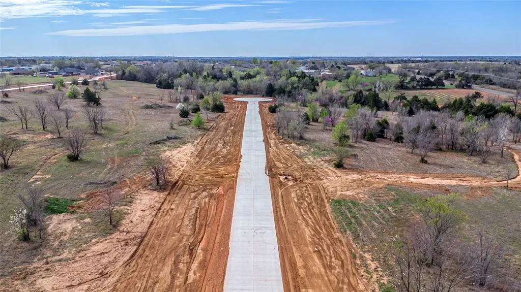 Photo 2 — 1800 Big sky Circle, Guthrie, OK 73044