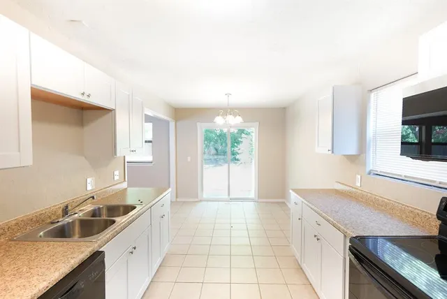 Photo 4 — 305 Cherryvale Road, Edmond, OK 73003