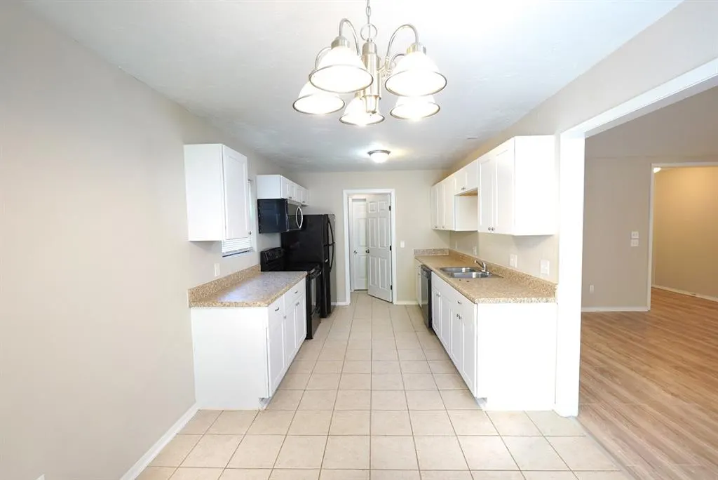 Photo 5 — 305 Cherryvale Road, Edmond, OK 73003