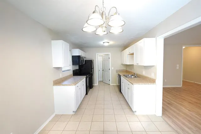 Photo 5 — 305 Cherryvale Road, Edmond, OK 73003